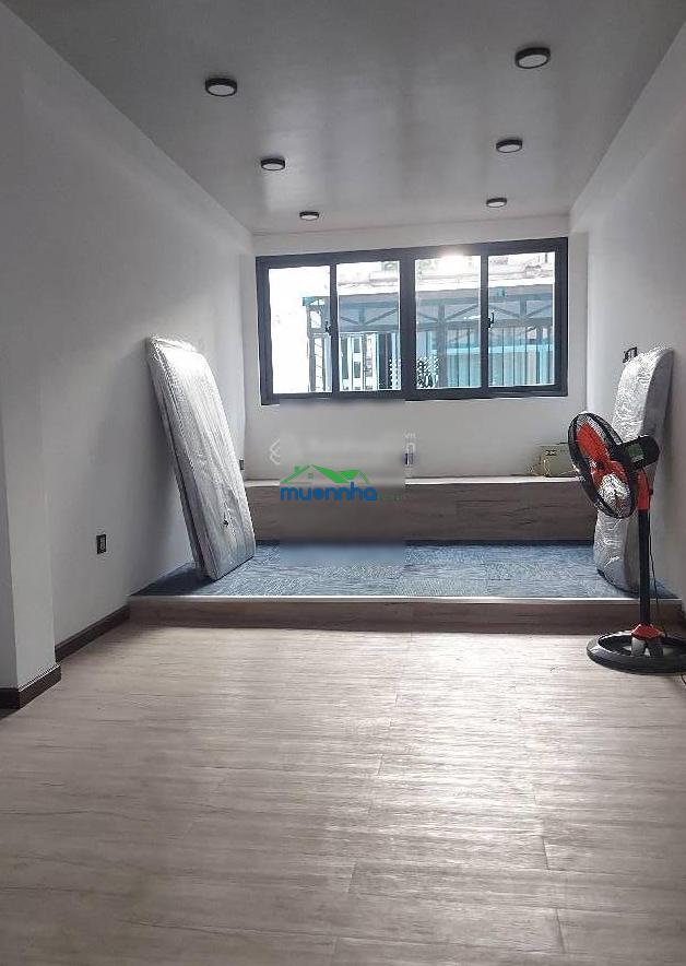 Bán nhà lê hồng phong q.5 3.2 x 9 6,5 tỉ + gồm trệt, 3 lầu, sân thượng + shr
