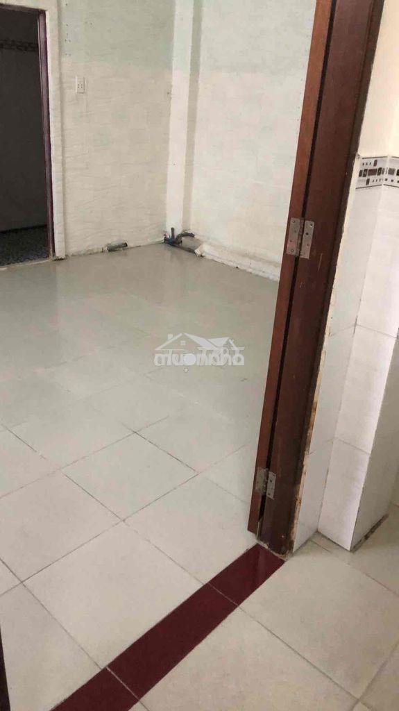 Phòng trọ 12m2 đường 151/1/5 lạc long quân f1 q11 - 4