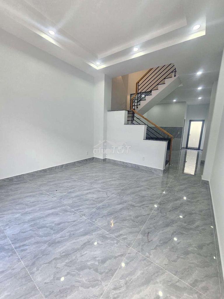 Nhà mới xây 4pn5wc .cách chợ trần thị cờ 200m