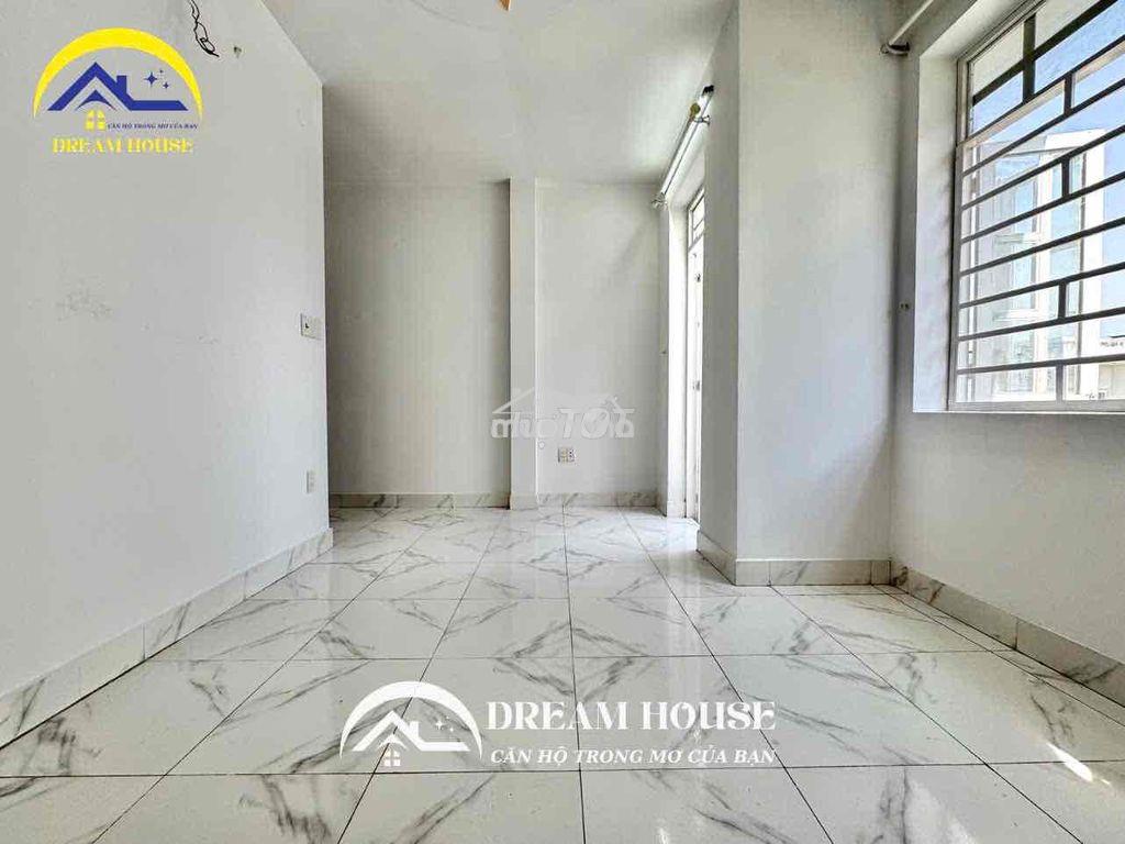 Phòng ban công siêu thoáng gần ngã tư bốn xã - 3