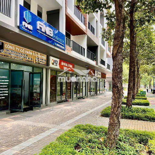 Nhà phố xây sẵn – sát vòng xoay wtc  đặc biệt thanh toán trong 5 năm - 2