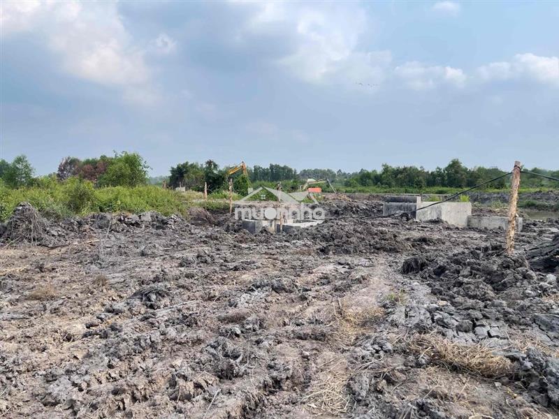 Đất mặt tiền kênh phú hoà đông