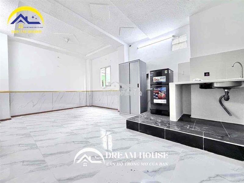 Căn hộ studio cửa sổ trời thoáng mát full nội thất ở liền được