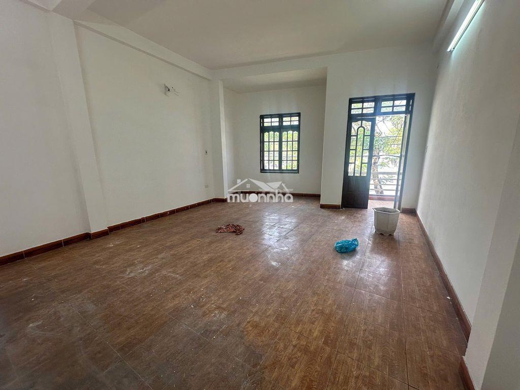 Cho thuê nhà mặt tiền đối diện trường đại học kinh tế - 2