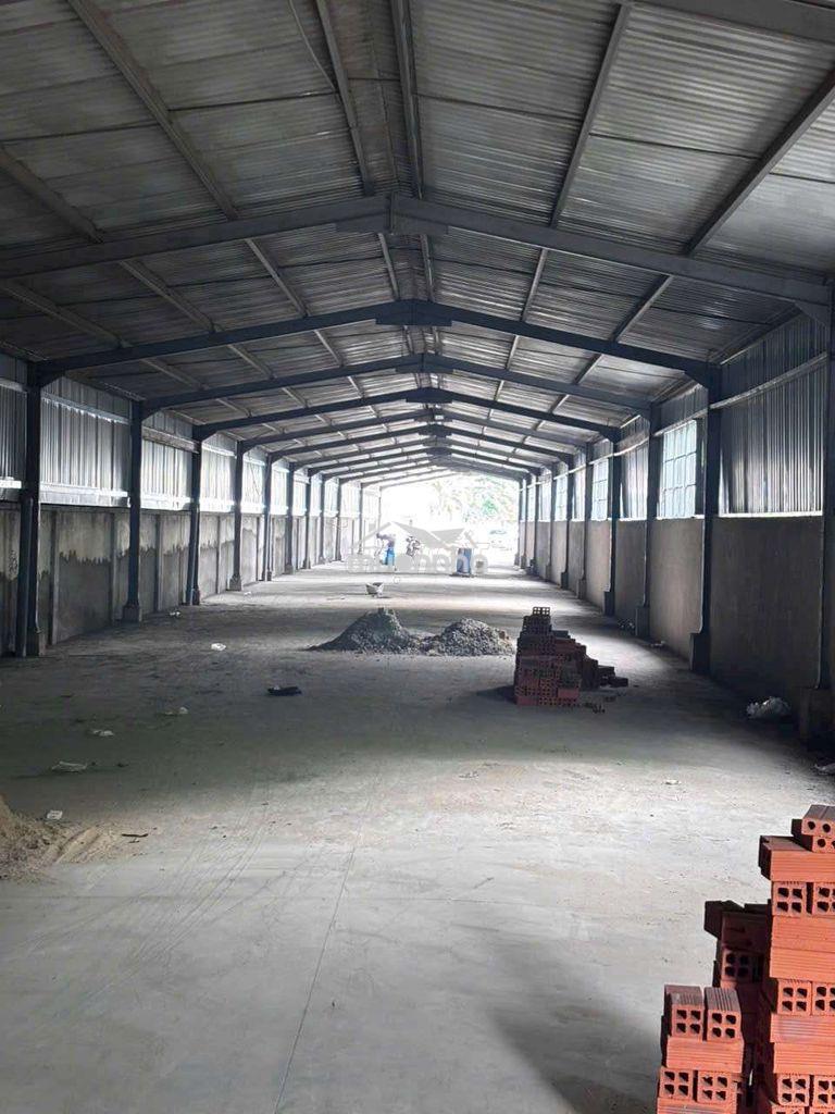 Cho thuê kho xưởng mớ xây 1000m2.đường xe công.giá 35 triệu.thuận an