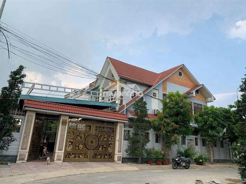 Biệt thự sân vườn ngang 30m gần 500m2 kdc phú nhuận, lê thị riêng