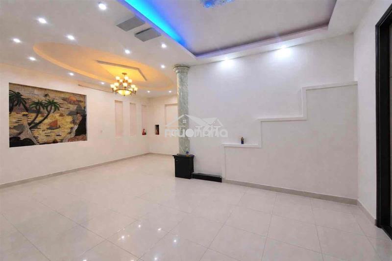Cho thuê tầng trệt trong căn biệt thự