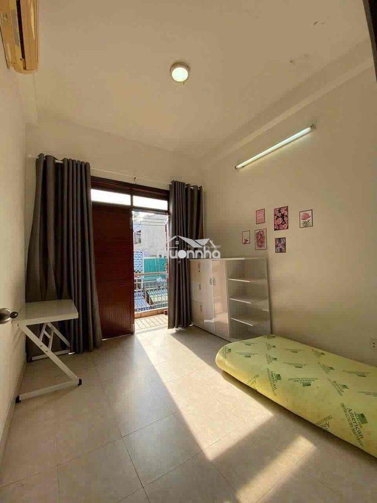 Phòng trọ full nội thất, ban công q7