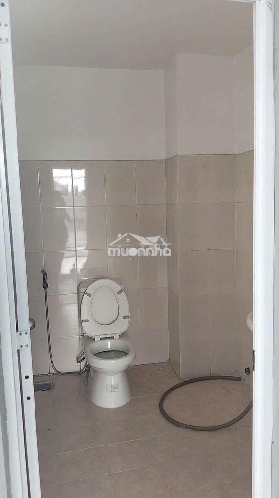 Phòng trống 30m2 có ban công, cửa sổ ngập tràn ánh nắng, ngay ttq4 - 2