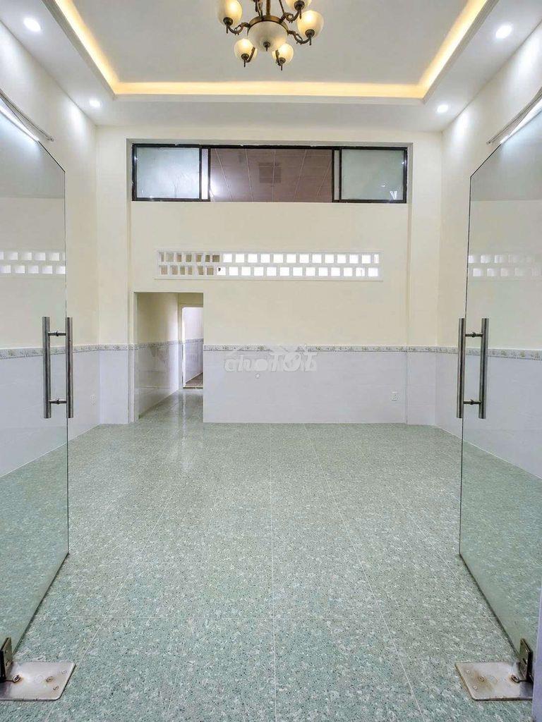 Bán gấp nhà nở hậu phong thủy tốt
