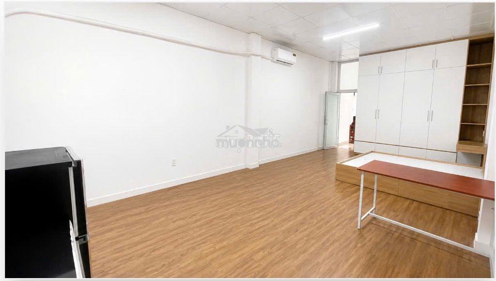 Studio có sân sau siêu rộng thoáng mát full nội thất ngay luỹ bán bích - 4