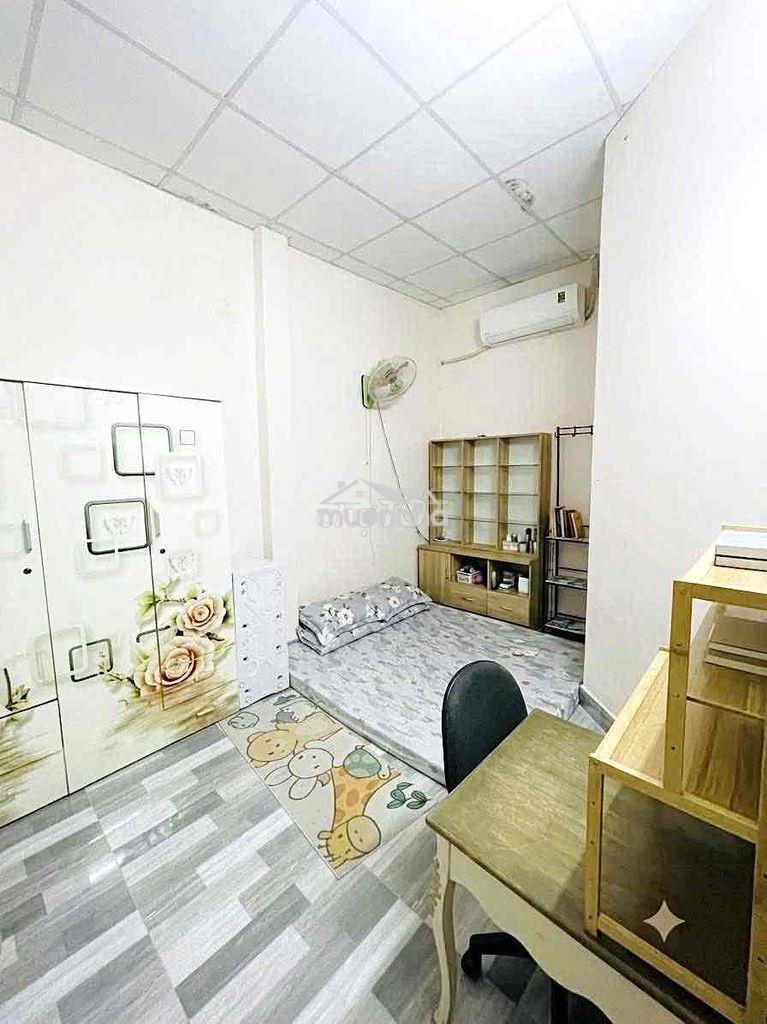 Nhà mã lò sát tên lửa- 30m ra mặt tiền- 1 lầu cứng cáp có 2pn - 3
