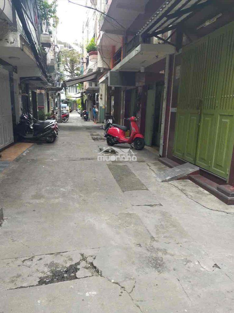 Cần bán nhà ngay trung tâm q10