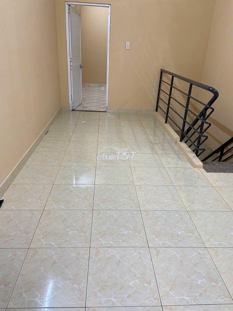 Cho thuê nhà 1 trệt , lửng và 1 lầu. hẻm xe hơi, gần aeon tân phú - 4