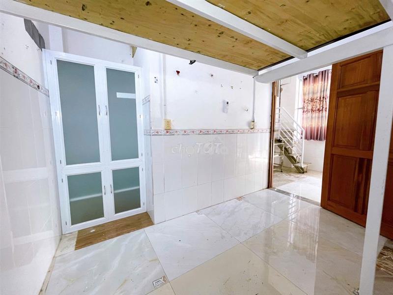 Cho thuê nguyên tầng 1 có 2 phòng ngủ 35m2 có thể ở nhóm bạn hoặc gđ