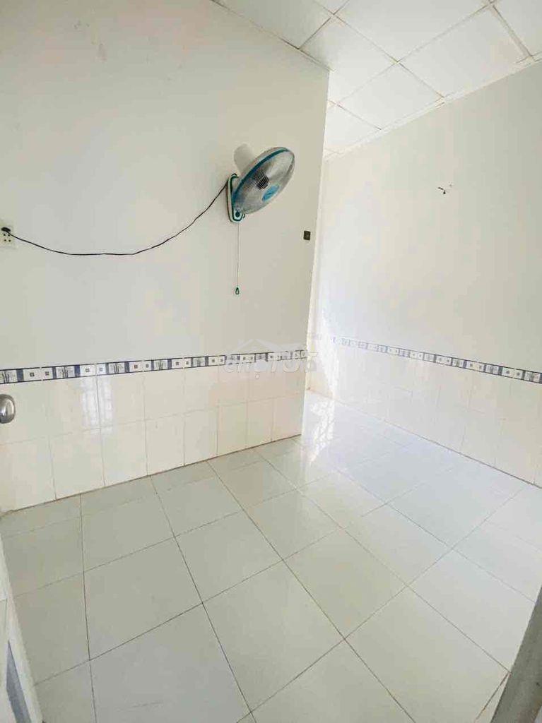 Nhà gần trường cấp 1..2..3. trệt lầu 2pn 2wc. đường xe hơi - 3