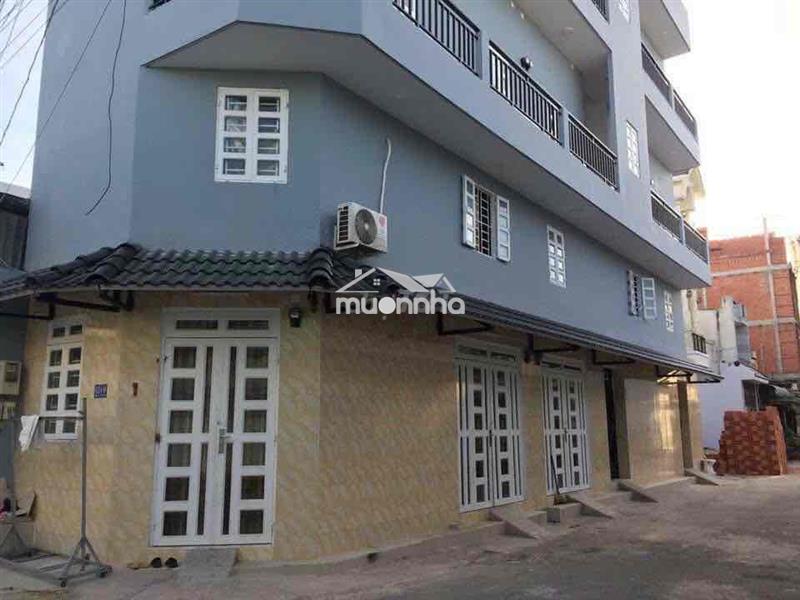1 phòng lầu 1,giá 2 tr4 có sẵn máy lạnh,gác và ban công, hẻm yên tĩnh.