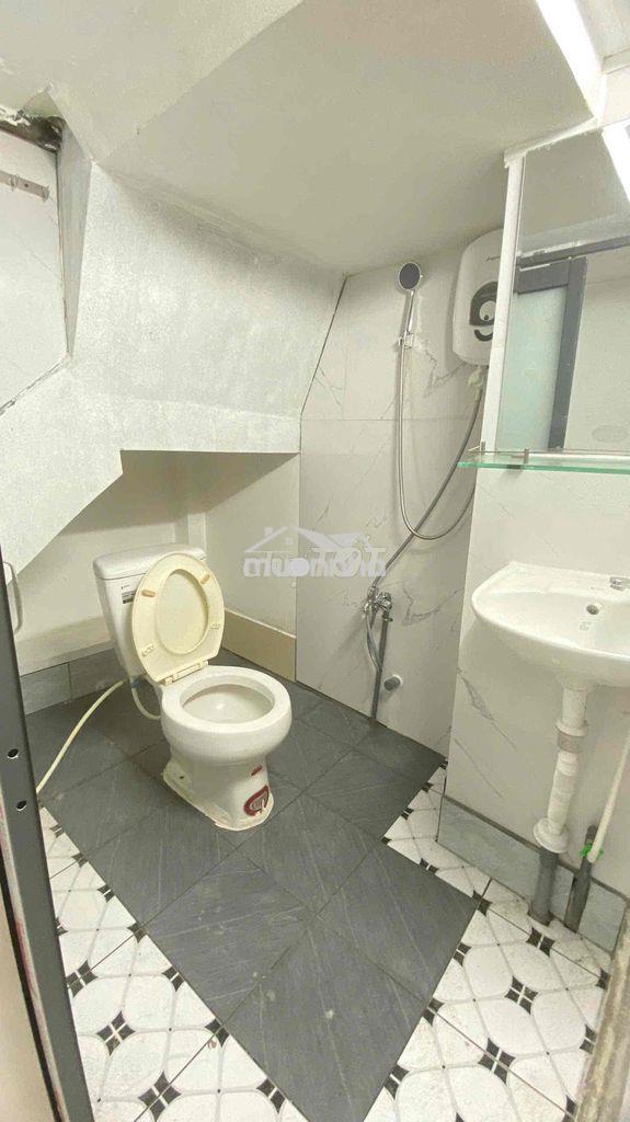 Cho thuê phòng gác trệt full nội thất: máy giặt riêng, mặt tiền đường - 2