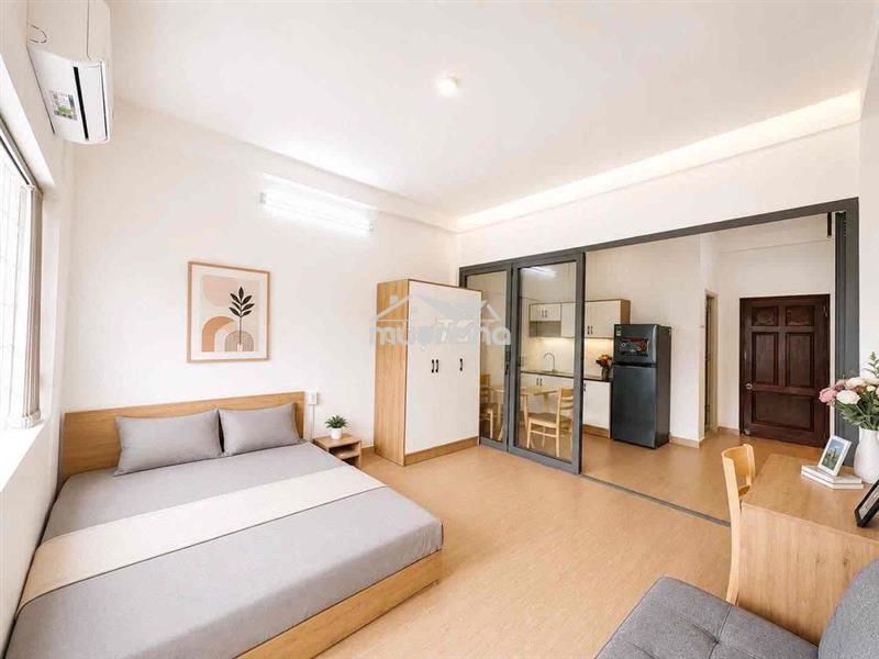 Cho thuê căn hộ giá rẻ ngay cách mạng tháng 8, tách bếp, balcon thoáng