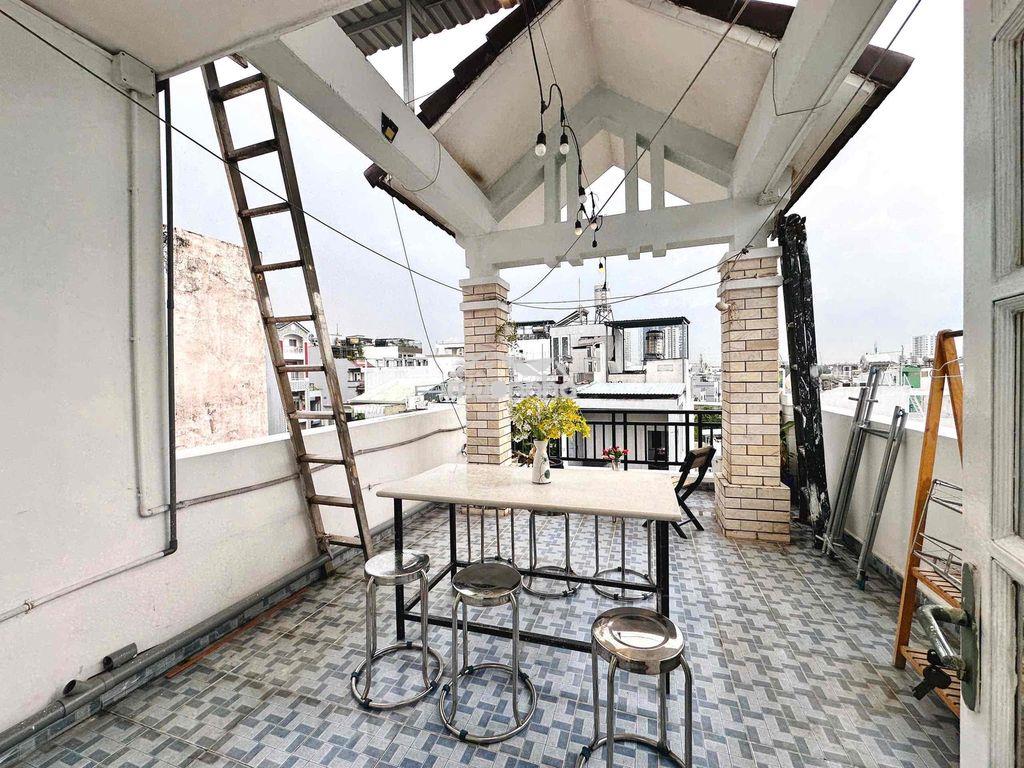 Phòng ban công giá rẻ đường huỳnh tấn phát - 2