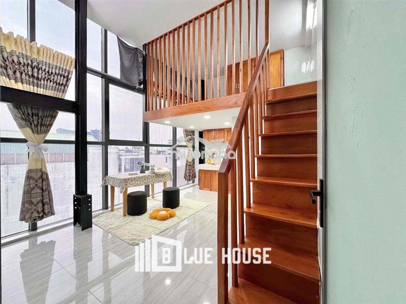 Cho thuê căn hộ duplex view kính, gác cao 1m7 gần đại học công thương.