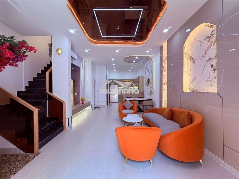 Nhà mới xây full nội thất 4pn có phòng xông hoi. bếp rộng rãi 