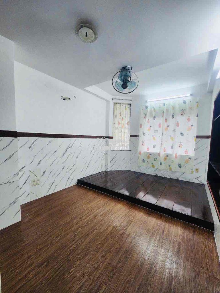 Cho thuê mặt bằng lầu 1 hạt dẻ