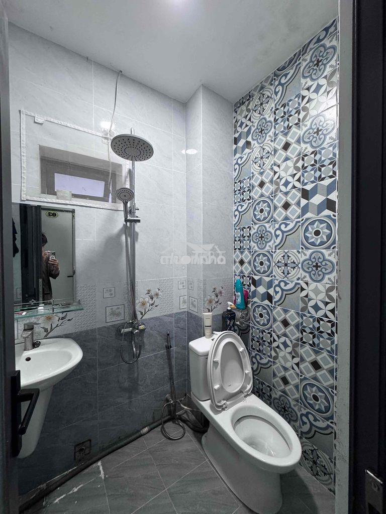 Cho thuê trọ giá rẻ 4tr2/ tháng đầy đủ nội thất_ cửa sổ trời lvs q3 - 4