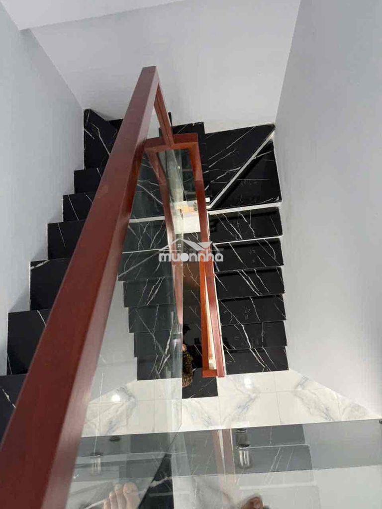 Bán gấp nhà 2 lầu hẻm xe hơi cách nhà vài bước chân - 3