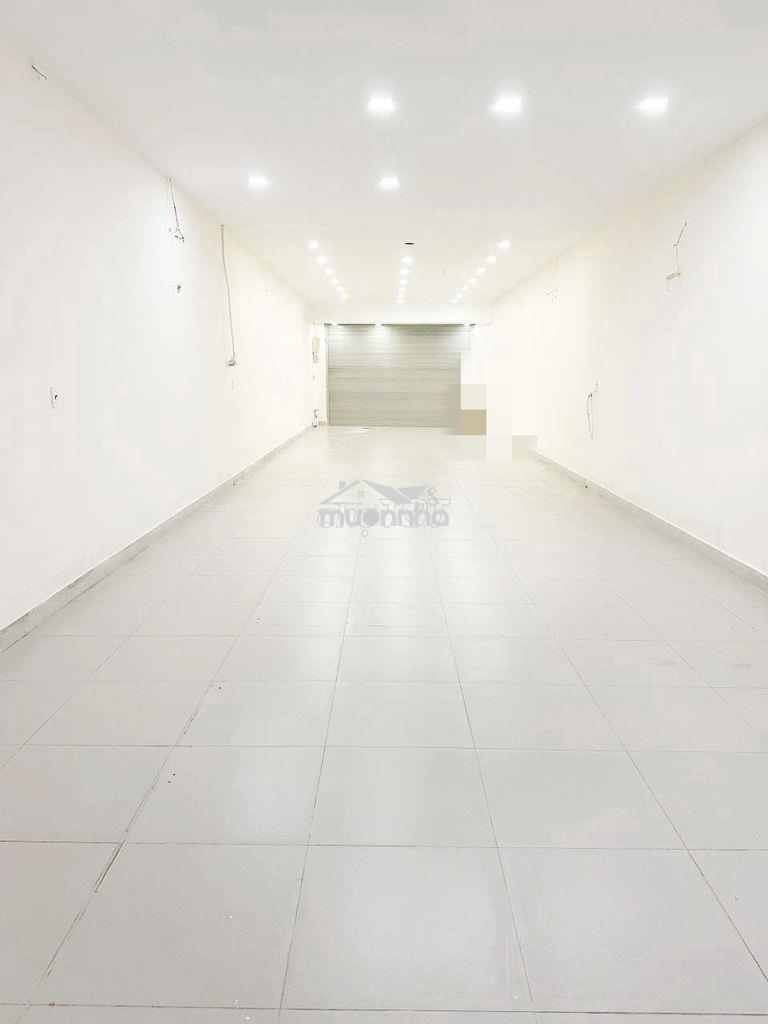 Nhà thuê 1018 lạc long quân 5mx24m vỉa hè 6m nhà trống suốt