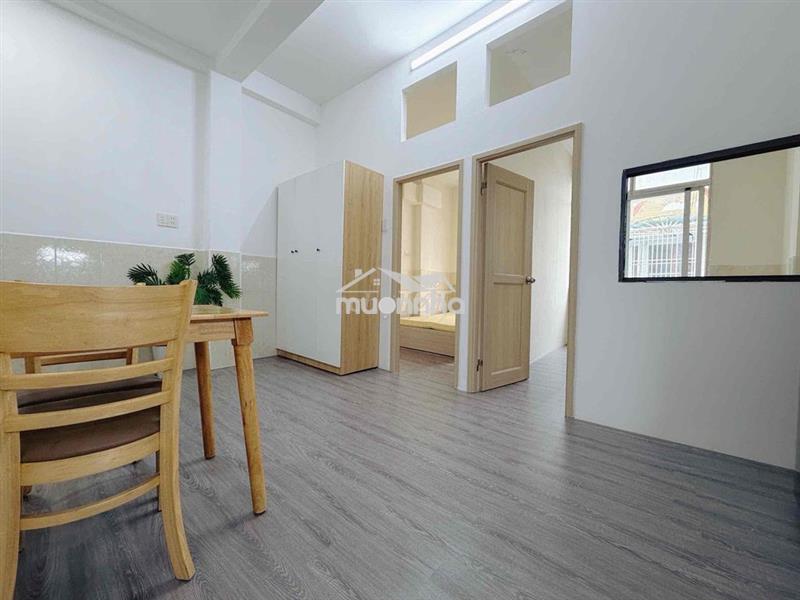 2 phòng ngủ, 1 phòng khách 50m2bếp riêng biệt, cửa sổ, phú nhuận
