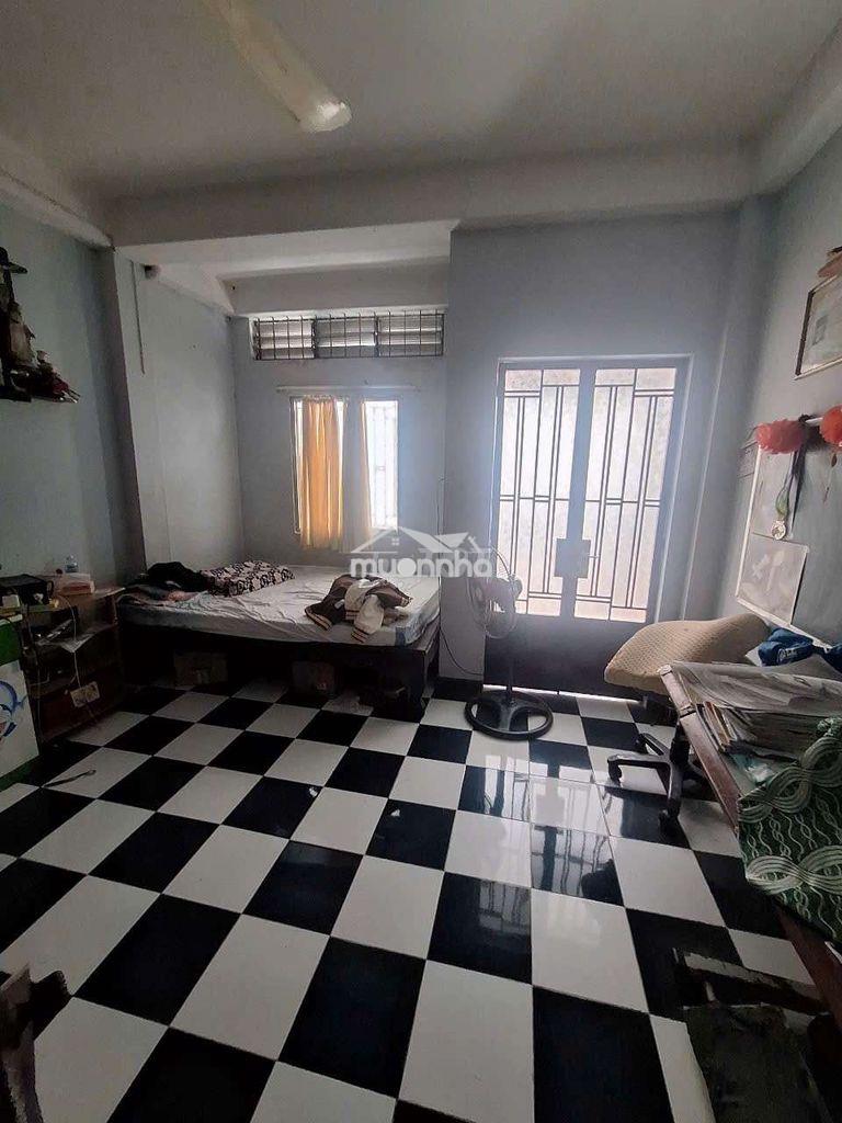 Nhà 3 tầng, hẻm đất thánh, f6. dt 33,5m2 - 3,85x9. hẻm trước nhà 5m. - 2
