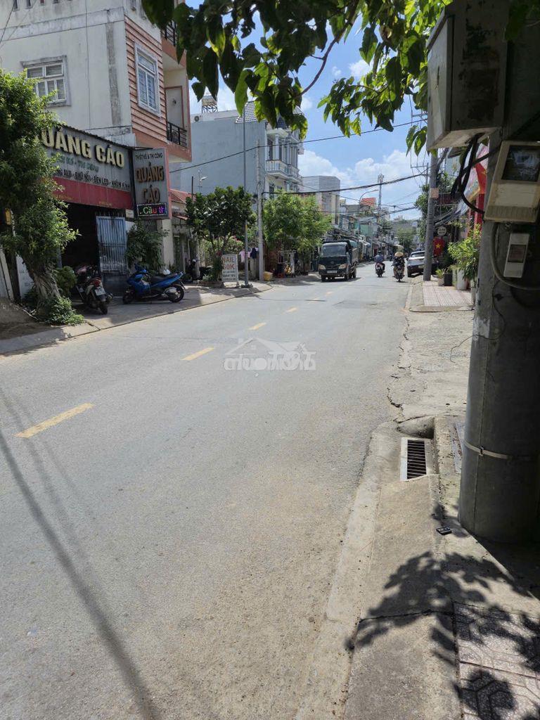 Cho thuê nhà 1t/2 lầu 4pn đường 12m, phước long b quận 9