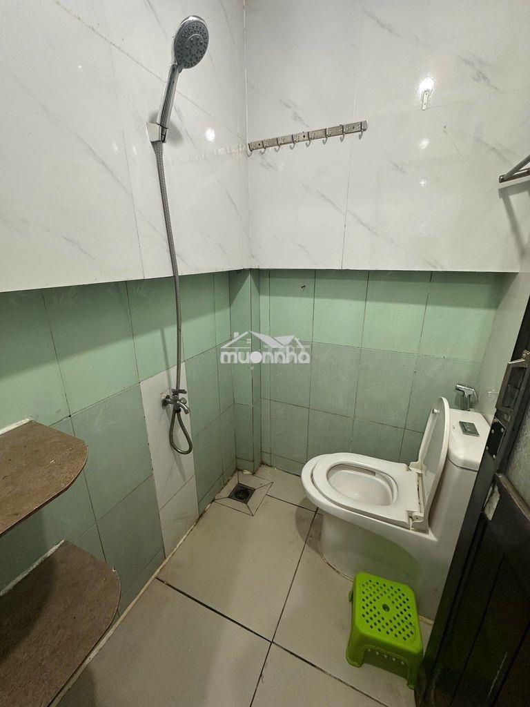 Cho thuê phòng trọ, có gác cao, cửa sổ trời thoáng mát, chỗ để xe rộng - 3