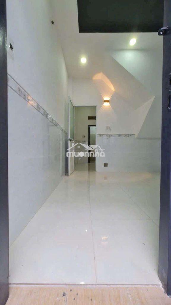 Cho thuê nhà hẻm phạm thế hiển p6 dt 3.3 x10m . giá 10 /tháng chốt 