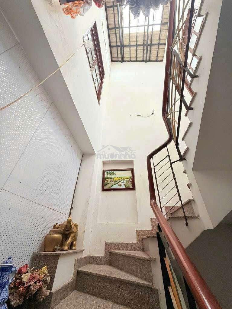 Nhà 8 x 13,5 (110m2) 3 tầng nhà cũ 1 đời chủ cần cải tạo.  - 3