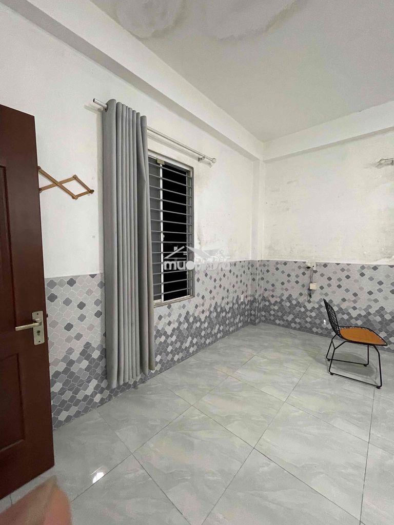 Phòng lớn 50m cửa sổ thoáng