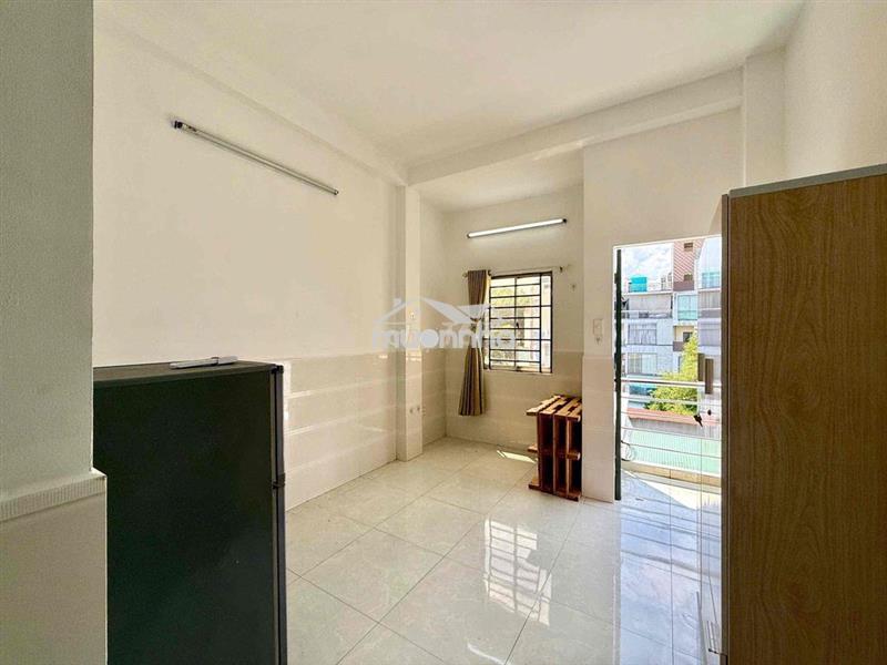 Chdv ban công cửa sổ - có lắp bếp - gần cao thắng - hoà hưng