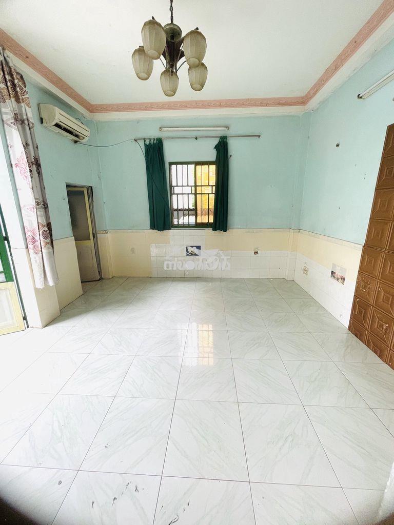 Cho thuê phòng ban công cửa sổ có sẵn máy lạnh đường cao lỗ quận 8 - 2
