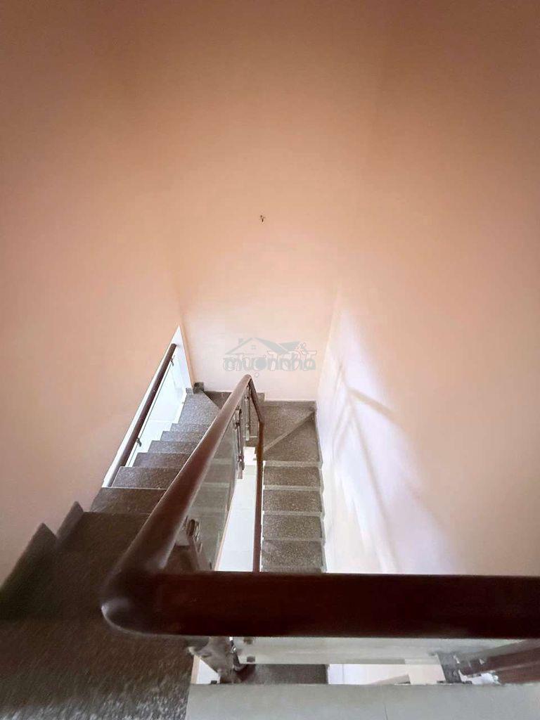 Nhà lầu 3 pn sân xe hơi giáp tô ký - 4