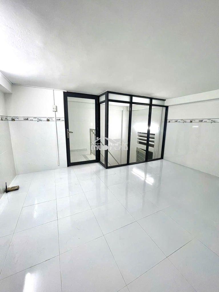 Căn hộ becamex. lầu 1 giá 300 triệu. cho thuê được 2,4 triệu - 3