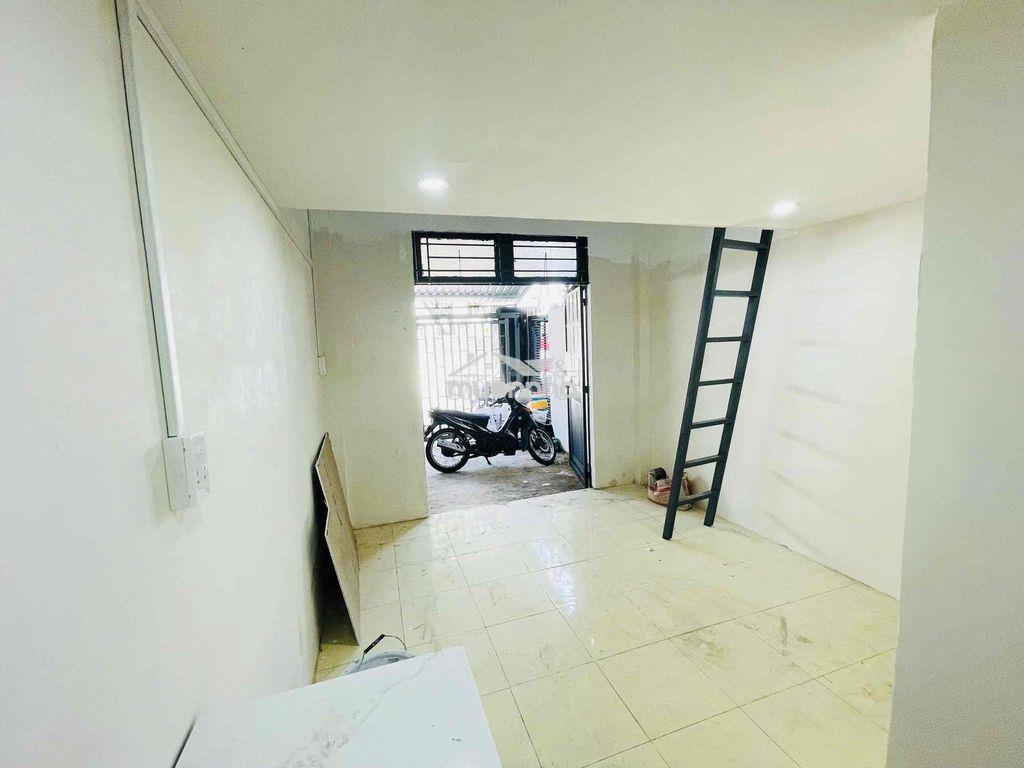 Khai trương dãy trệt mới xây ngay cầu vượt ngã tư ga - 4