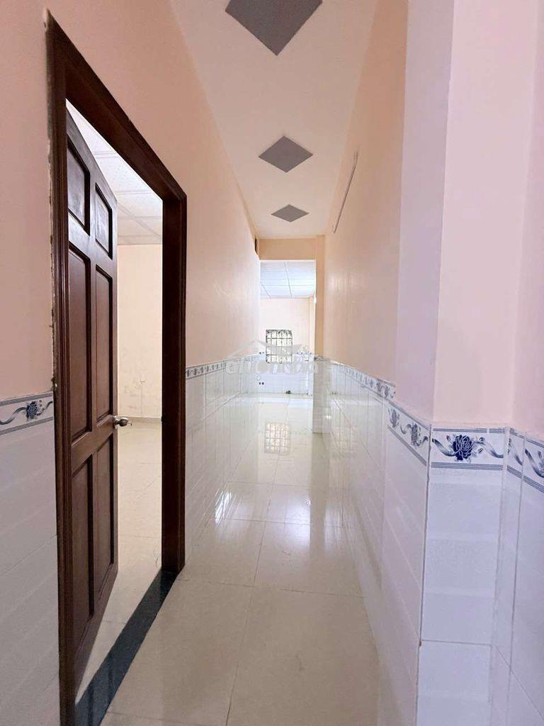 Nhà lầu 3 pn sân xe hơi giáp tô ký - 2
