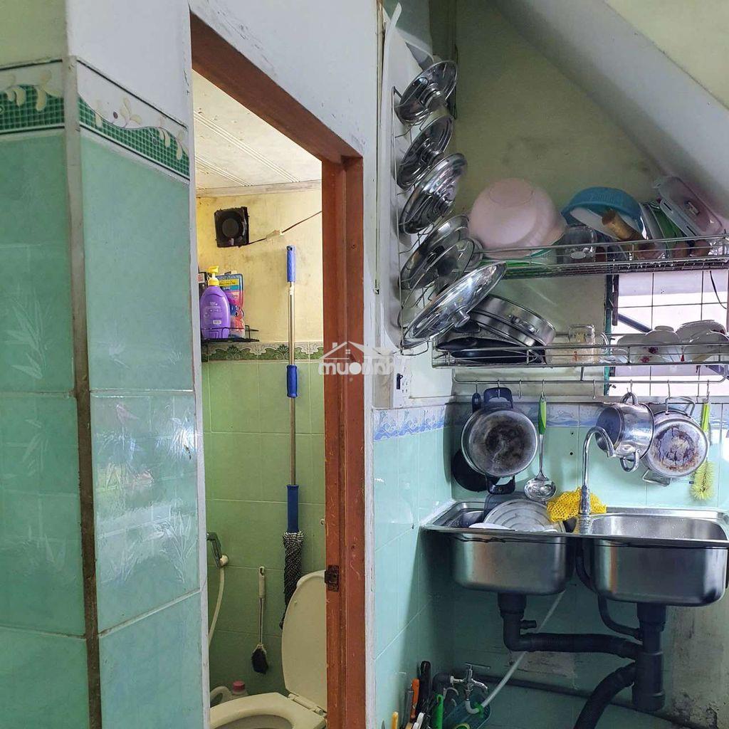 Nhà giá tốt sổ hồng riêng . p 15 q. 8 - 4