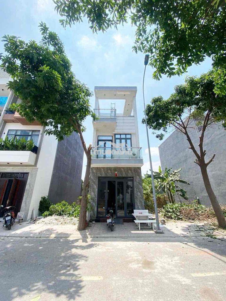 Nhà 2 lầu 1 trệt gần ngã tư bình chuẩn,4p ngủ có 2 máy lạnh,đường 7m