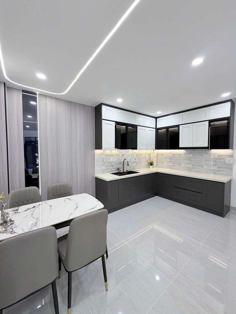 Âu dương lân nhà xây mới - 4,6m × 13m vị trí trung tâm - 4
