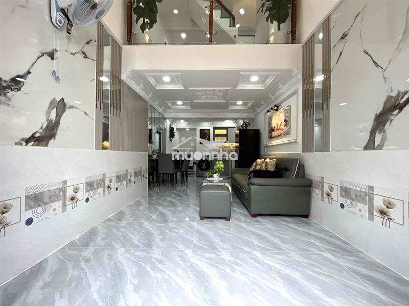 Nhà lầu đúc dt:3,3x9,5m, 3tầng, 3pn hẻm trước nhà 6m huỳnh tấn phát.