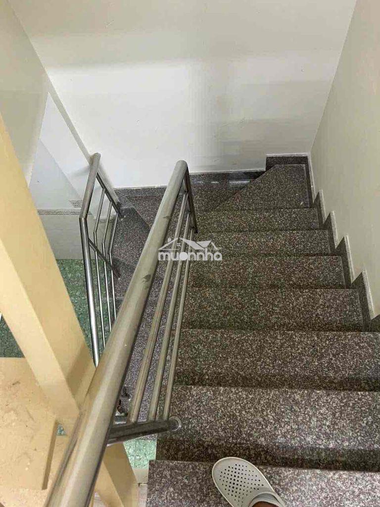 Nhà mới, 1 trệt, 1 lầu, 1 lửng 3p. ngủ - có m. lạnh ok - 4