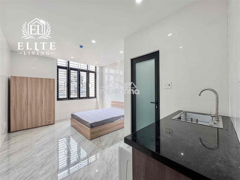 Trống sẵn một phòng trang bị đầy đủ nội thất nằm ngay đh hutech khu e