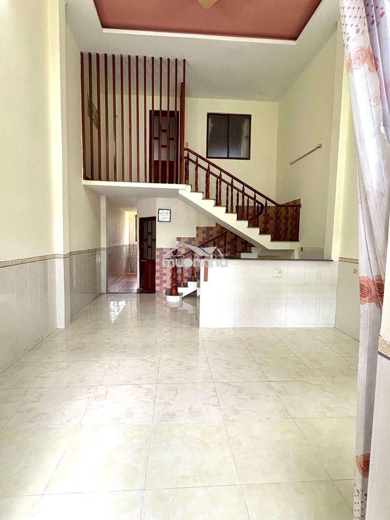 Nhà cấp 4 dt 100m sân xe hơi gần ngã ba ông xã giá 6 triệu 500